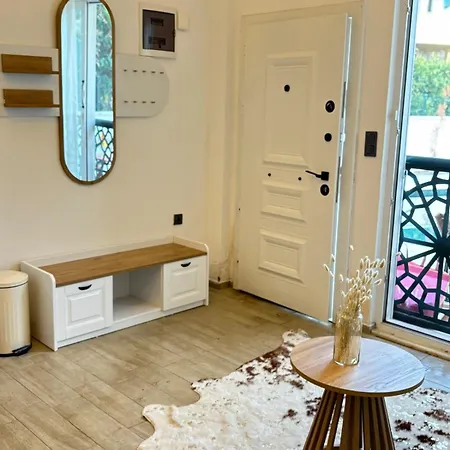 Bright Modern Flat - Pool & Garden Near Shops Appartement Fethiye