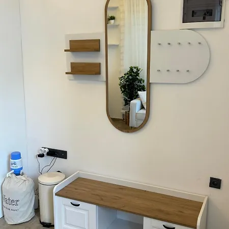 Bright Modern Flat - Pool & Garden Near Shops