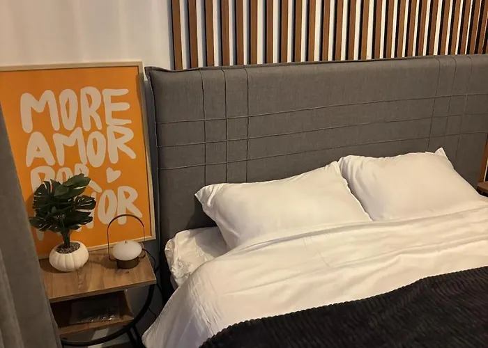 Bright Modern Flat - Pool & Garden Near Shops Appartement *