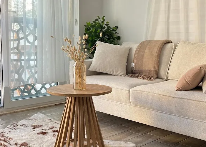 Appartement Bright Modern Flat - Pool & Garden Near Shops *