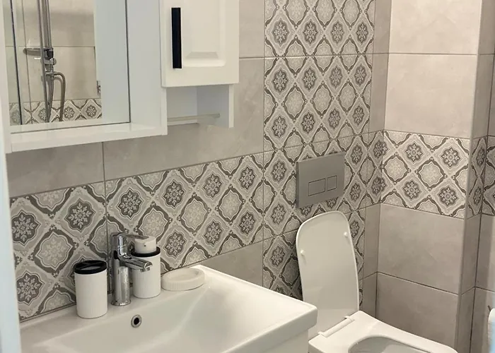 Appartement Bright Modern Flat - Pool & Garden Near Shops