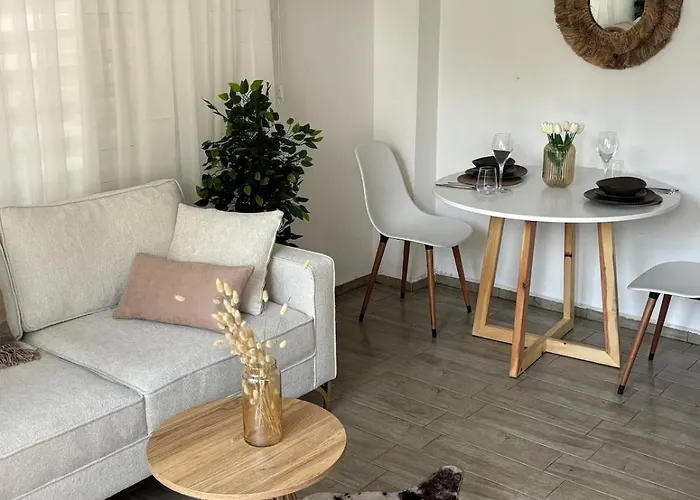 Bright Modern Flat - Pool & Garden Near Shops Fethiye