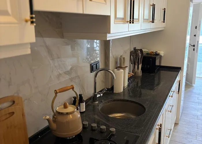 Bright Modern Flat - Pool & Garden Near Shops Апартаменты *