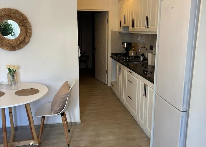 Bright Modern Flat - Pool & Garden Near Shops Апартаменты Фетхие