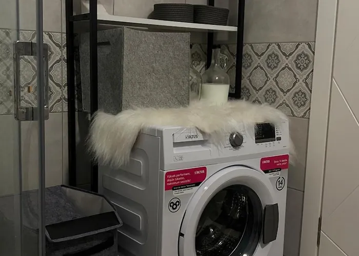 Bright Modern Flat - Pool & Garden Near Shops *