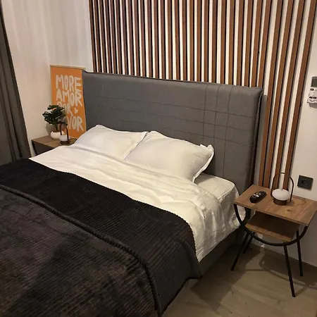 Bright Modern Flat - Pool & Garden Near Shops * フェティエ